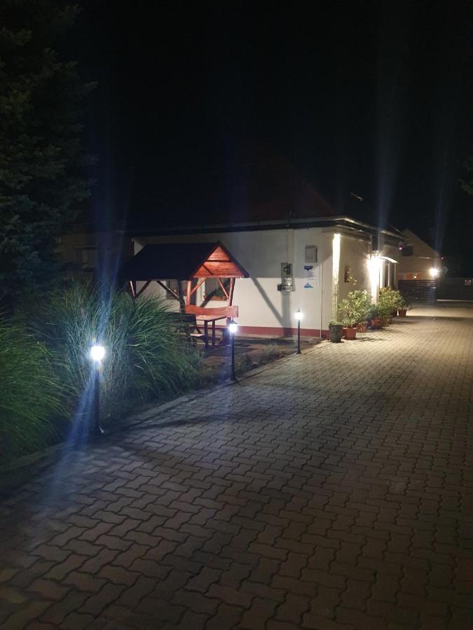 Ruttkai Vendeghaz Apartment Szekesfehervar Exterior photo