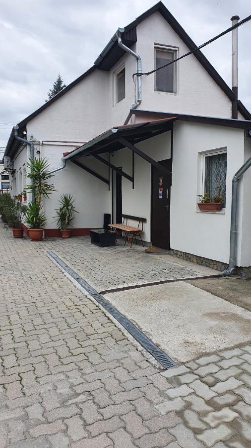 Ruttkai Vendeghaz Apartment Szekesfehervar Exterior photo
