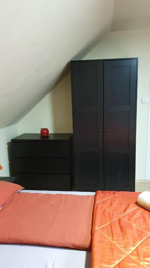 Ruttkai Vendeghaz Apartment Szekesfehervar Exterior photo