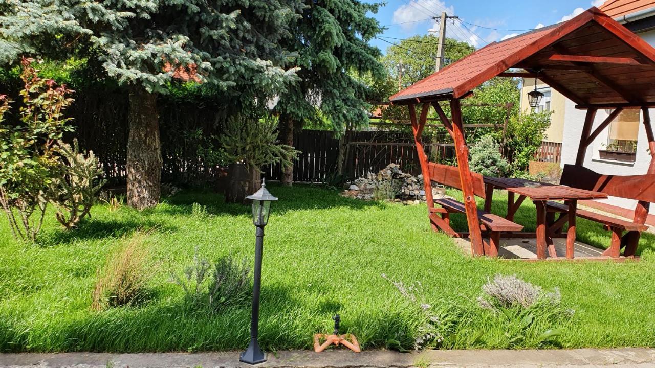 Ruttkai Vendeghaz Apartment Szekesfehervar Exterior photo
