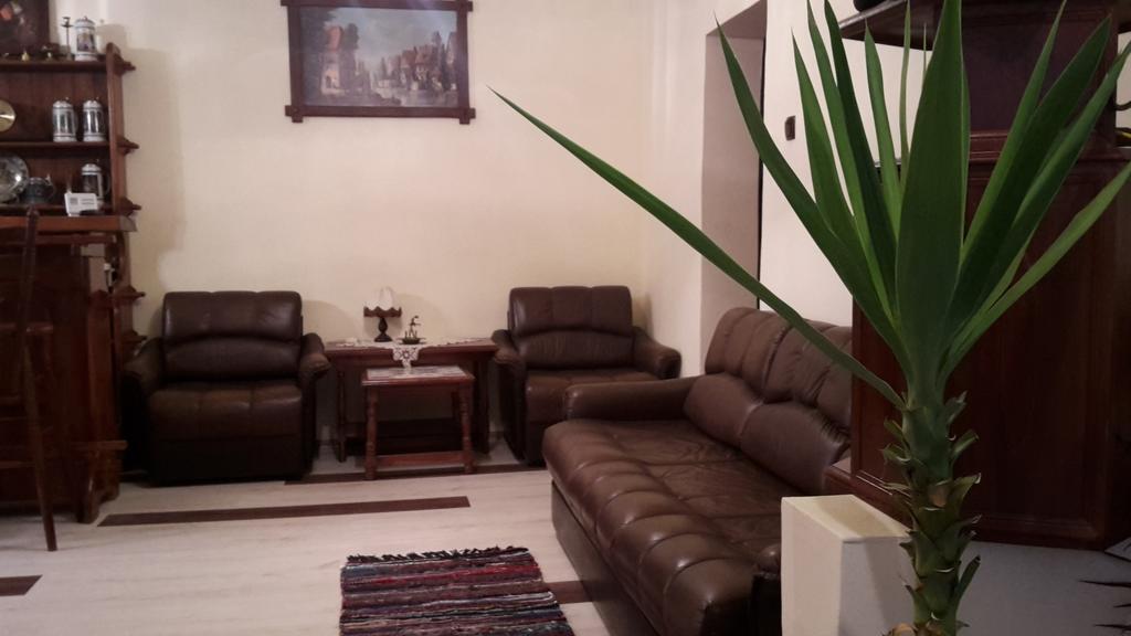 Ruttkai Vendeghaz Apartment Szekesfehervar Exterior photo