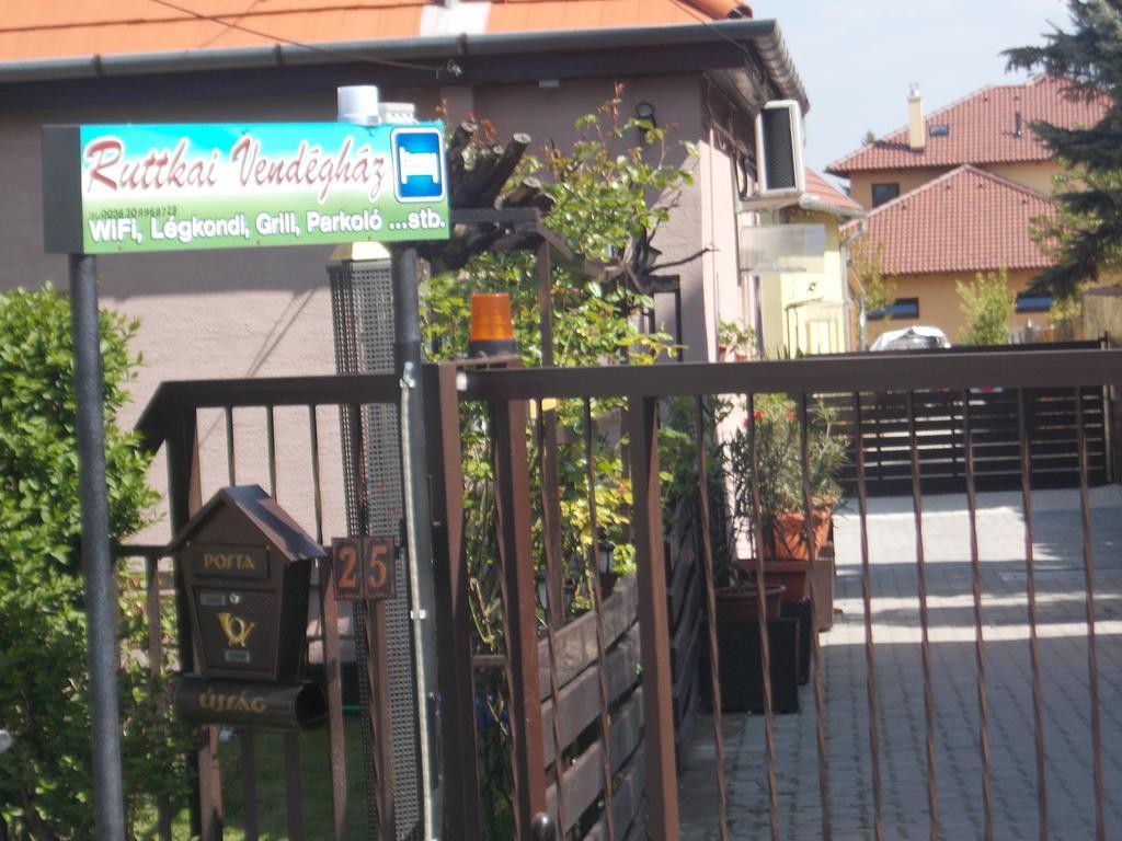 Ruttkai Vendeghaz Apartment Szekesfehervar Exterior photo