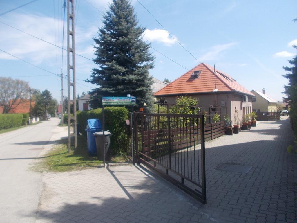 Ruttkai Vendeghaz Apartment Szekesfehervar Exterior photo