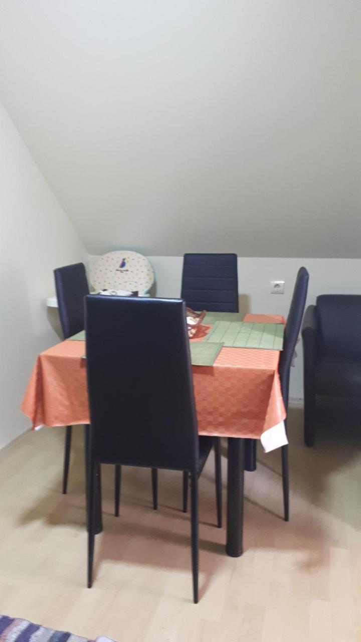 Ruttkai Vendeghaz Apartment Szekesfehervar Exterior photo